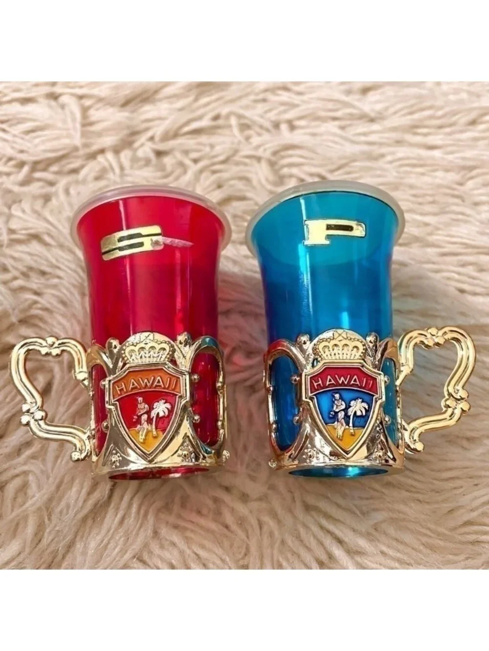 Vintage Hawaii Red Blue Plastic Salt & Pepper Shakers - made in Japan 🇯🇵